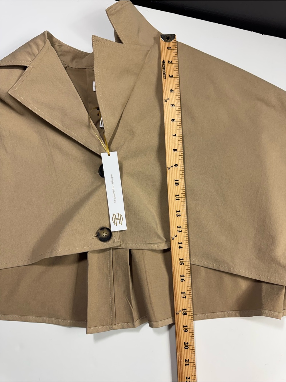 House of Harlow 1960 Cropped Cape Trench Jacket One Size Beige Minimalist Modern - Picture 11 of 13